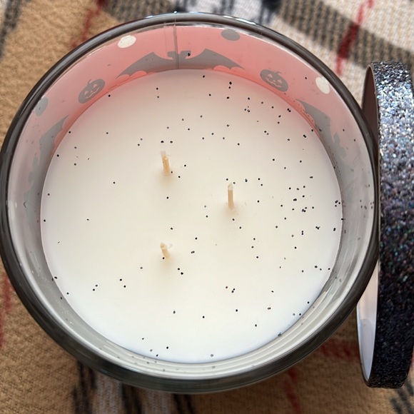 New Tuscany Bobbing For Apples Candle - Picture 5 of 6